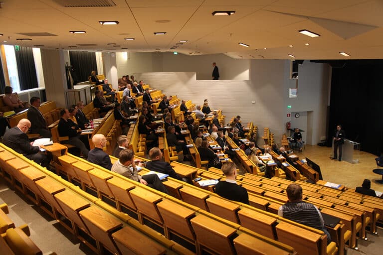 STO Seminaari 2024 tapahtuman audiotorio yleisö